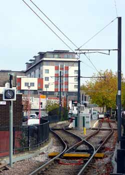 Bi-directional single track splits into twin tracks.