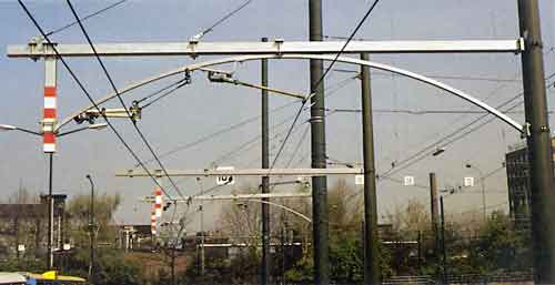 Overhead wire support arrangement being trialed for 'curved roof' tunnels.
